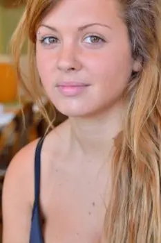 Lilou blonde sexy